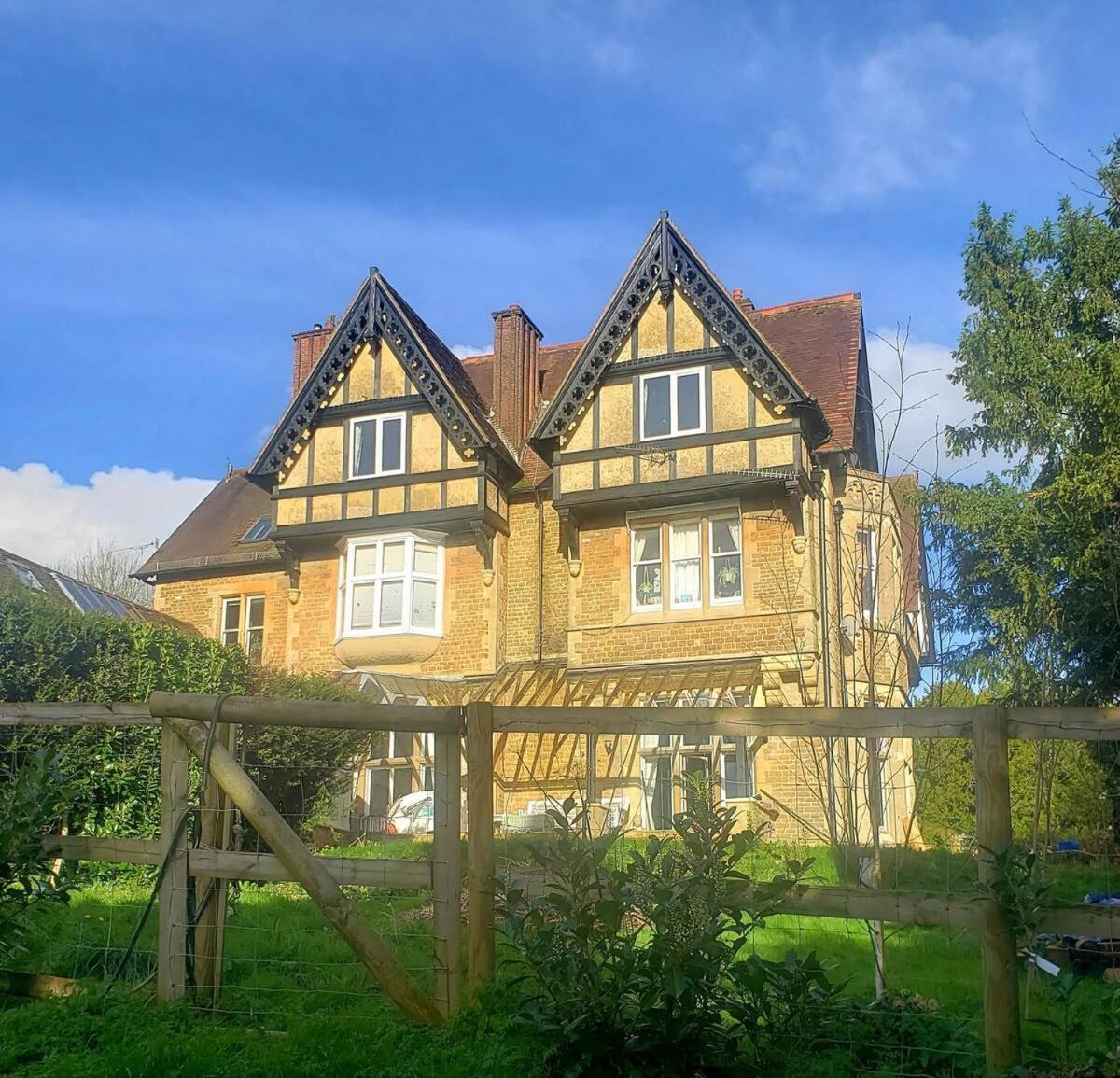 Lovely 3 Bed Condo Reigate Extérieur photo