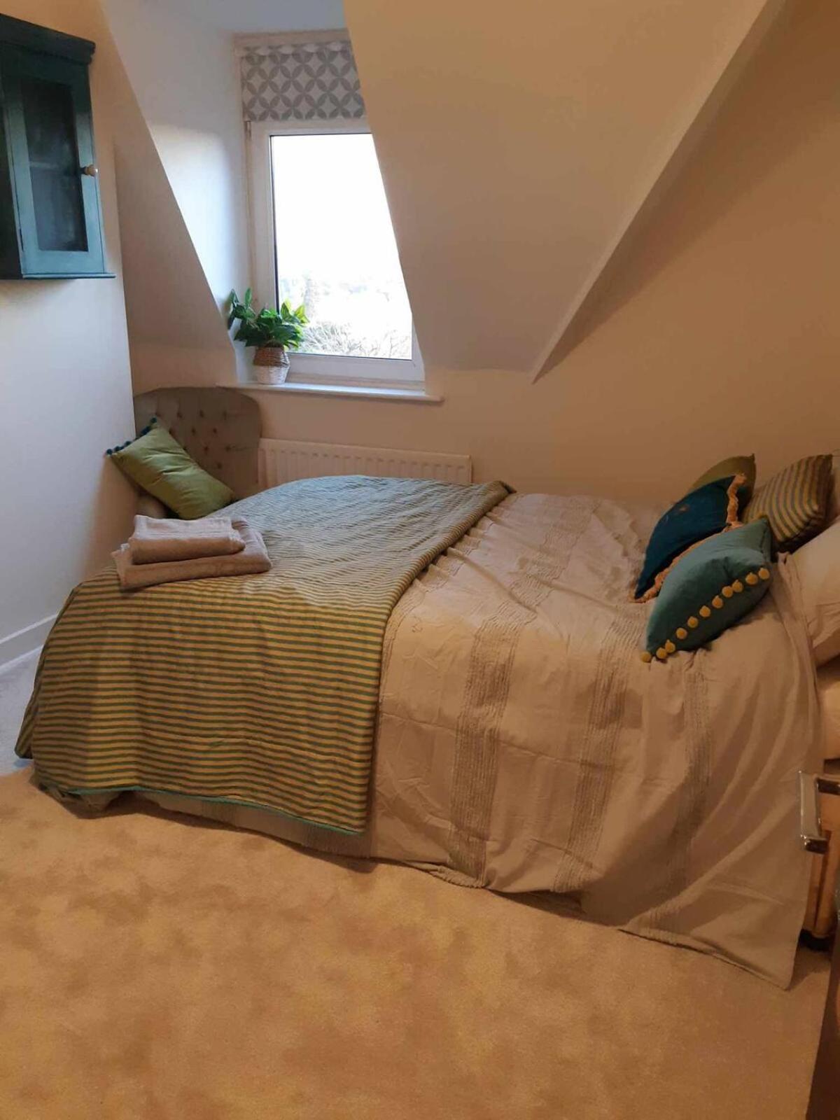 Lovely 3 Bed Condo Reigate Extérieur photo